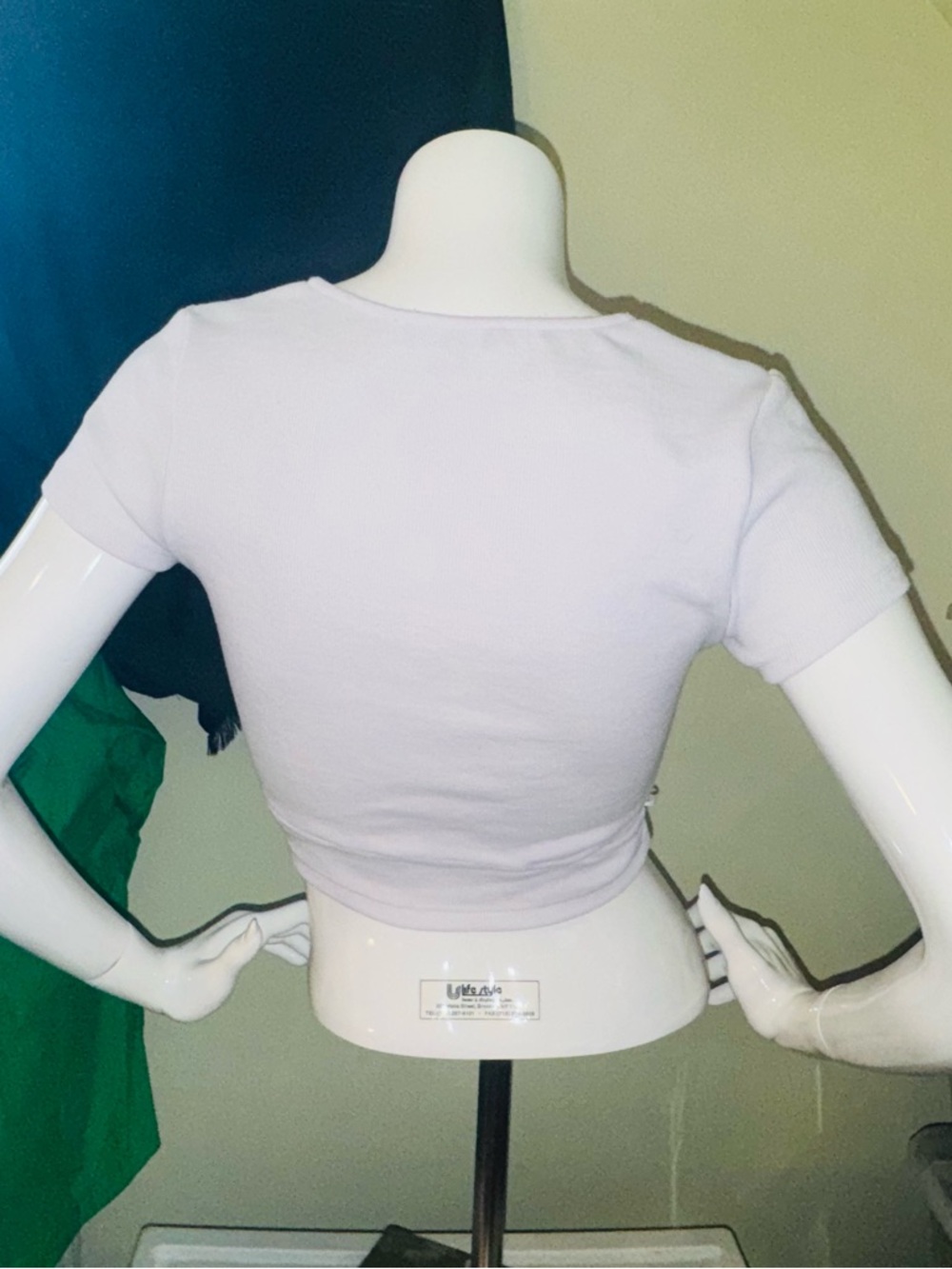 👑 Size Small Sexy Signature White Ribbed Ring-Front Cutout Crop Top - Picture 9 of 10